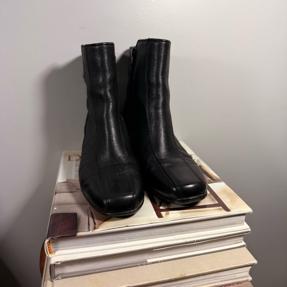 Clark Artisan Size 7 Casual Black Leather Ankle Boots - Picture 3 of 15